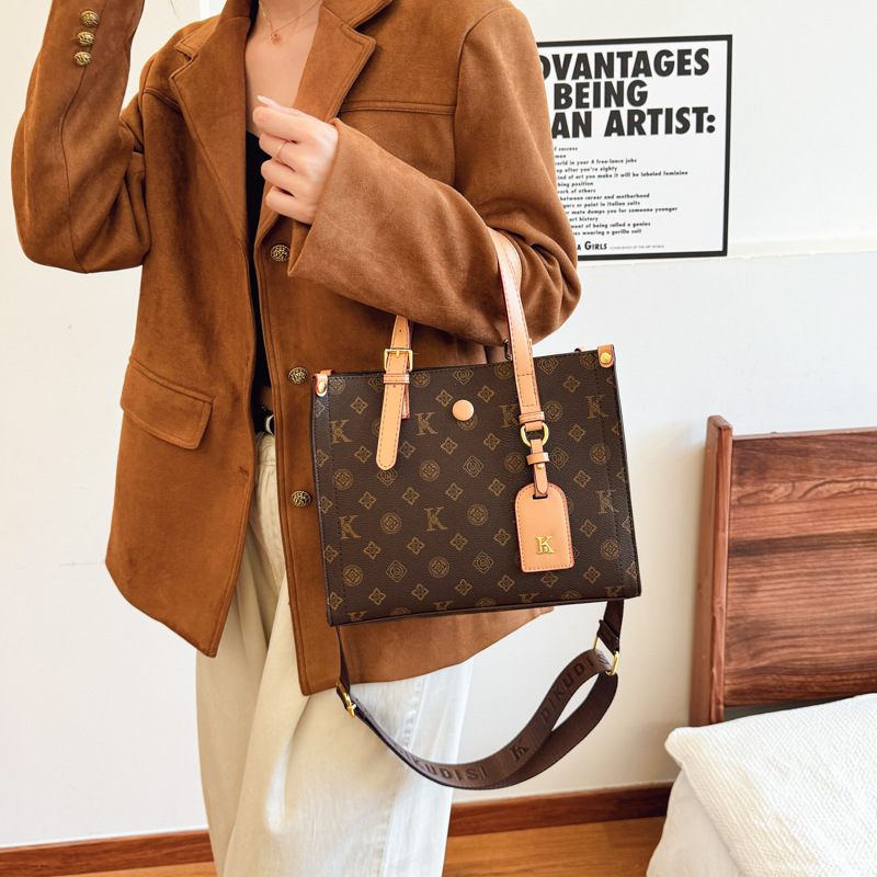 Free shipping designer Shoulder Bags Ladies handbag large capacity light luxury single shoulder fashionable printed crossbody bag