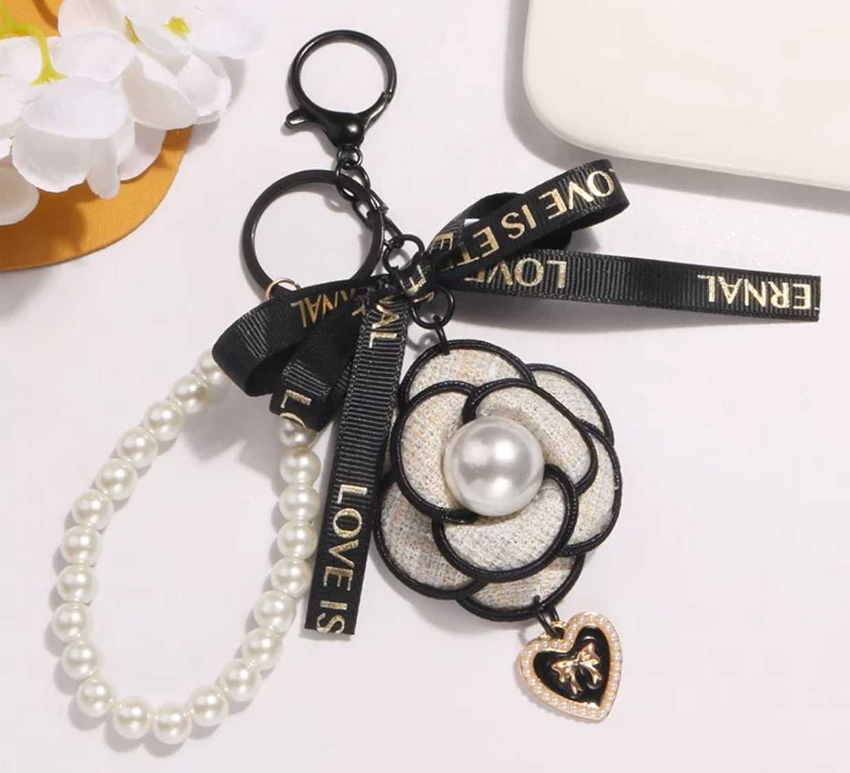 Elegant PU Leather Rose Camellia Flowers Imitation Pearls Chain Keychain For Women Trinket Ring Car Bag Pendant Charm X489 Z250816