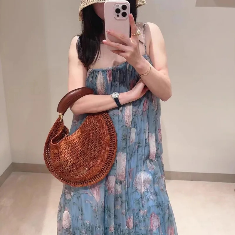 Handmade Raffia Crescent Bag 2025 Fashion y Women Leather Handle Handbag Retro Straw Woven Underarm Bag 250811