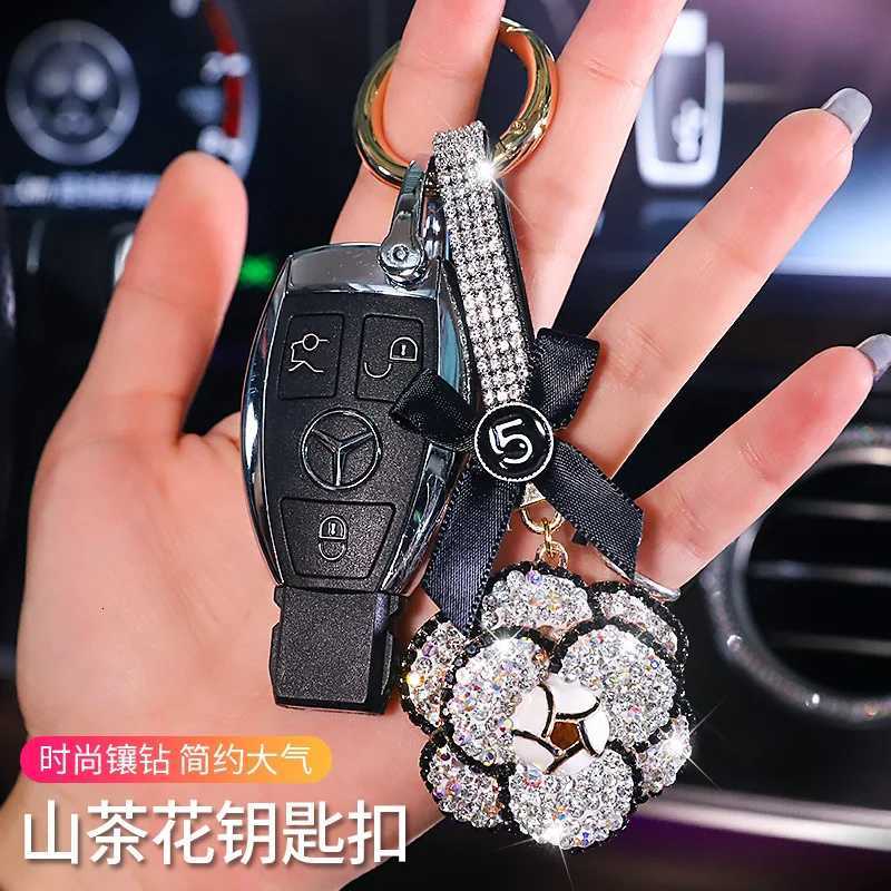 High-grade creative camellia keychain for male and female couples personalized bag pendant car keychain Z250816