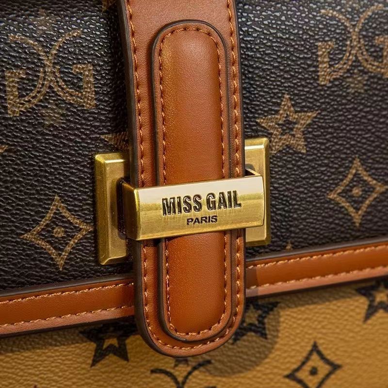 Free Shipping Designer New Trendy Retro Vintage Floral Handbag Women's Versatile Luxury Shoulder Crossbody Commuter Bag Casual Makeup Box Bag