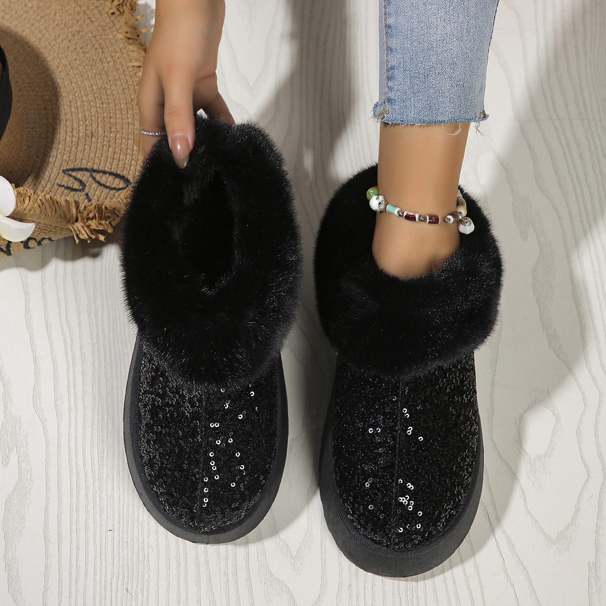 2025 autumn/winter designer's new women's thick soled plush snow boots with sequins fashionable and popular oversized 36-44 cotton shoes fre