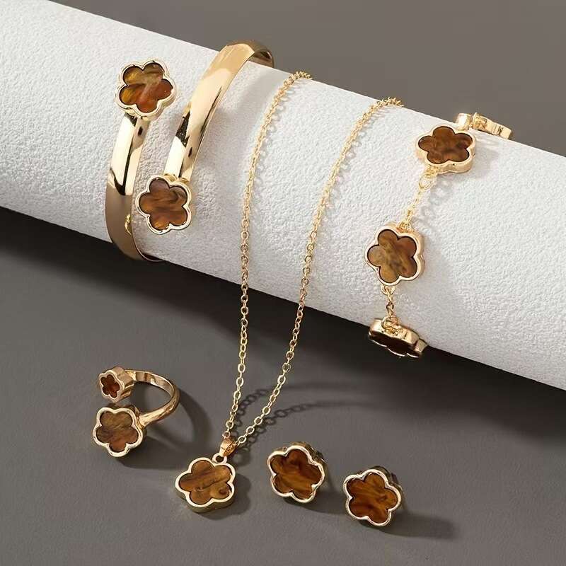 New Hot Luxury jewelry designer jewelry for women lucky flower jewelry set acrylic bracelet five leaf flower bracelet necklace ring earring accessorie