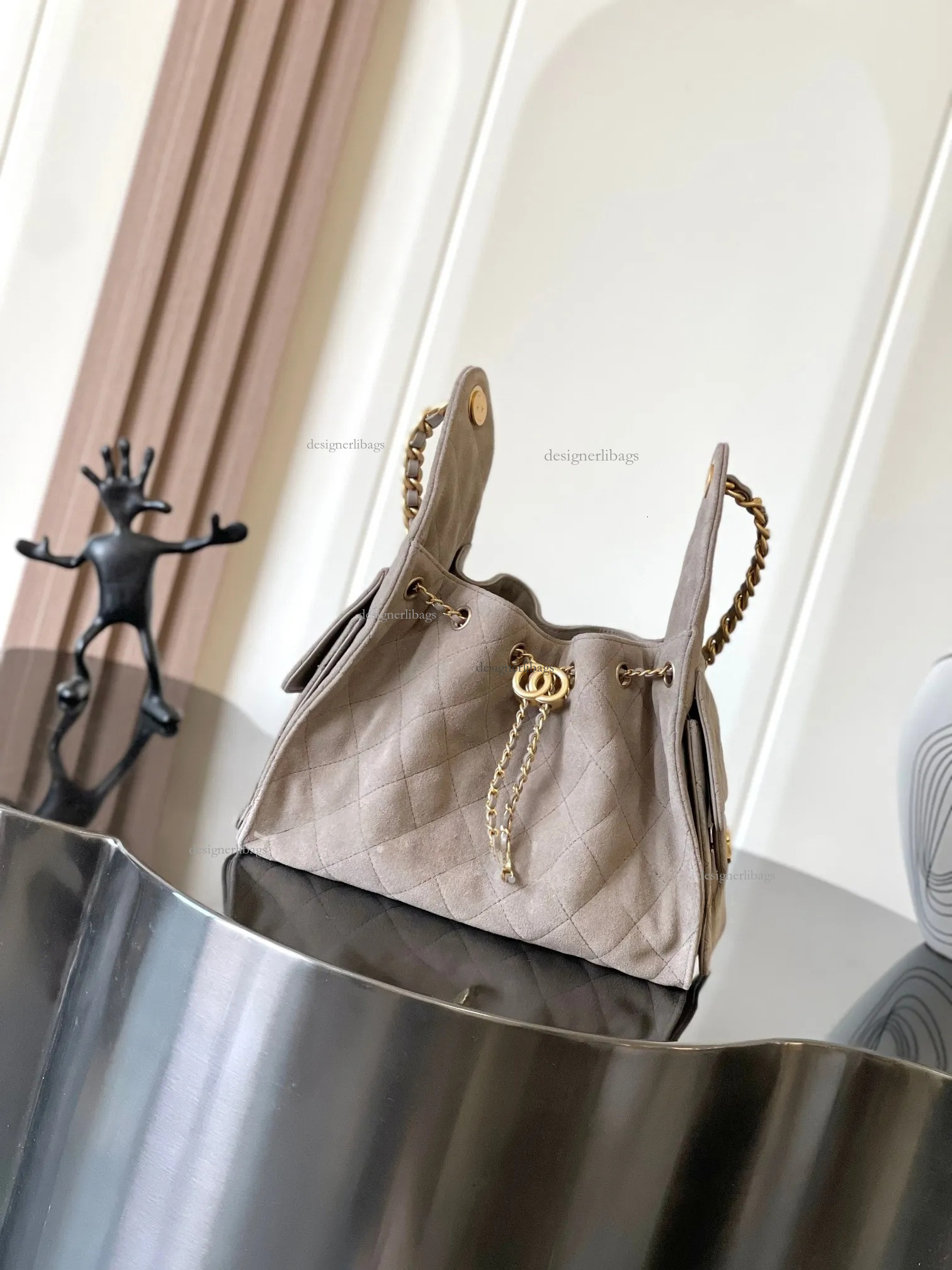 AAA Designer Style High-Quality Large-Capacity Genuine Leather Single-Shoulder Bag with Classic Pattern EmbroideryRetro ButtonDrawstring and Chain Design