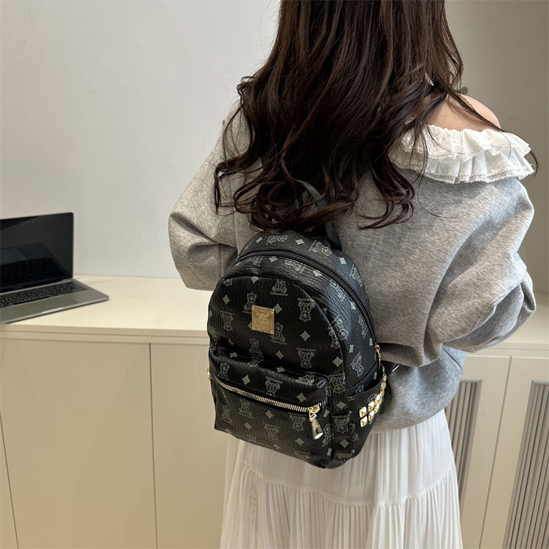 Fashion Trend Casual Texture Backpack Luxury Bag 2025 Luxury Bag Designer Bag Spring New Stylish Niche Design Women's Simple Small Backpack