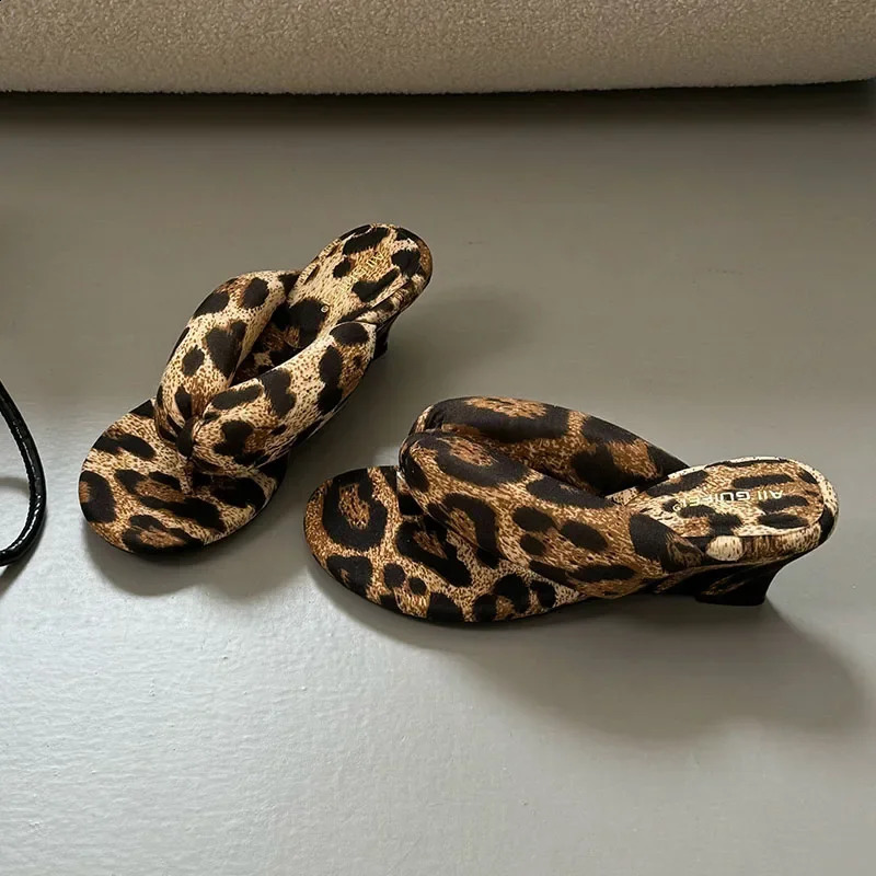 Footwear Flock Women Wedges Slippers Flip flops Shoes Fashion Round Toe Ladies Wedges Slippers Shoes Female Sandals Slides 250815