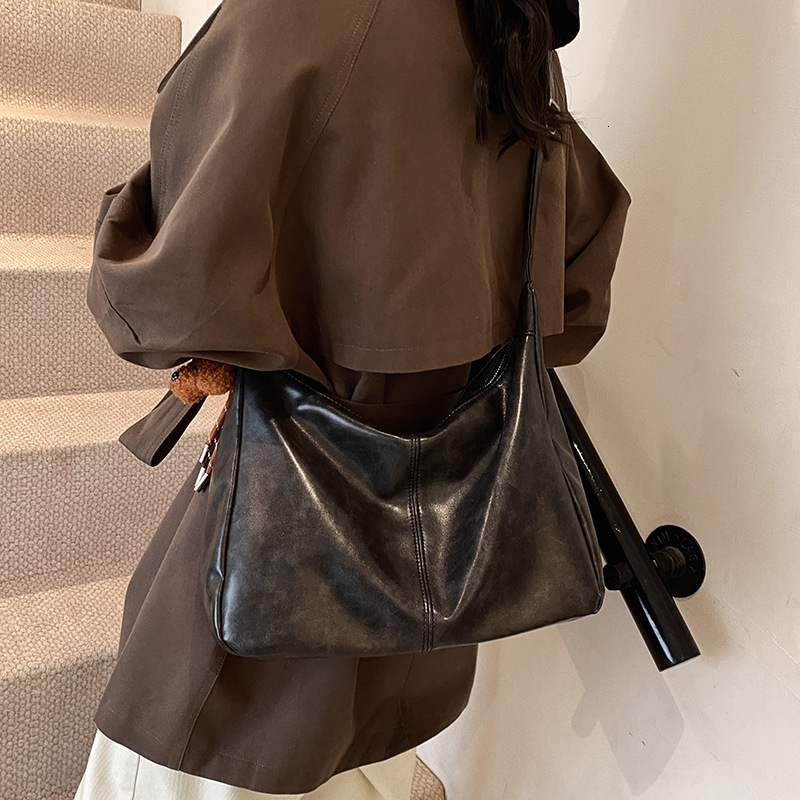 Cross-border Luxury Bag Retro Bag Women Large Capacity 2025 New Autumn Winter Casual Niche Crossbody Bag Work Commute Dumpling Bag