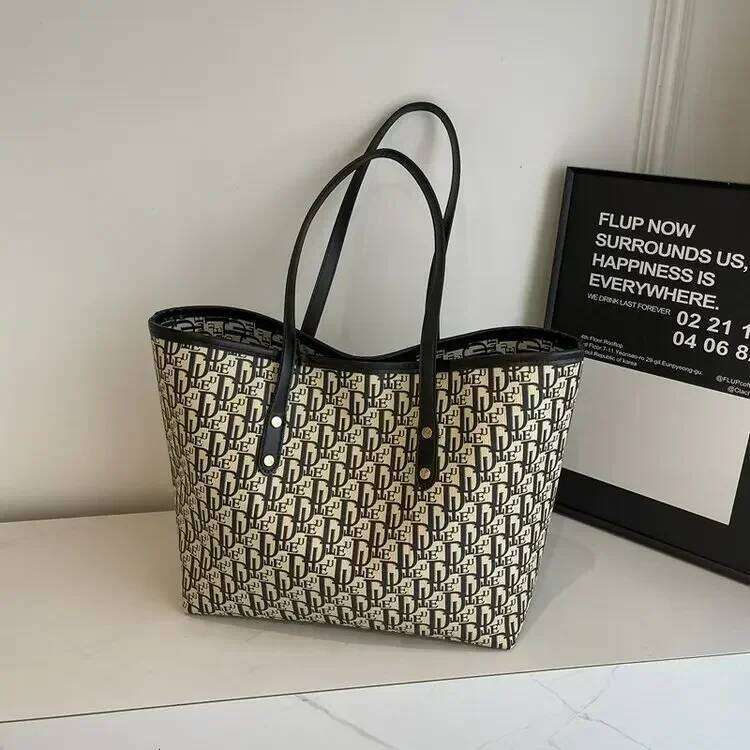 Designer Bag 2025 New Luxury Tote Bag Crossbody Bag Shoulder Bag Fashionable And High-Quality Versatile Handbag Large Capacity Bag For Going Out On Th