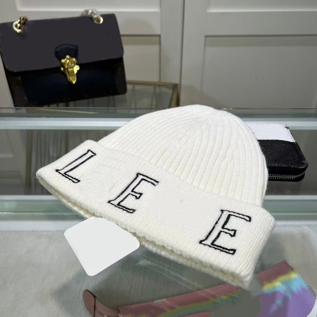 beanie designer bonnet skull cap luxe winter hat Warmth and fashion Luxurious texture that shows taste Cashmere material Unisex style Soft and skin-friendly elastic