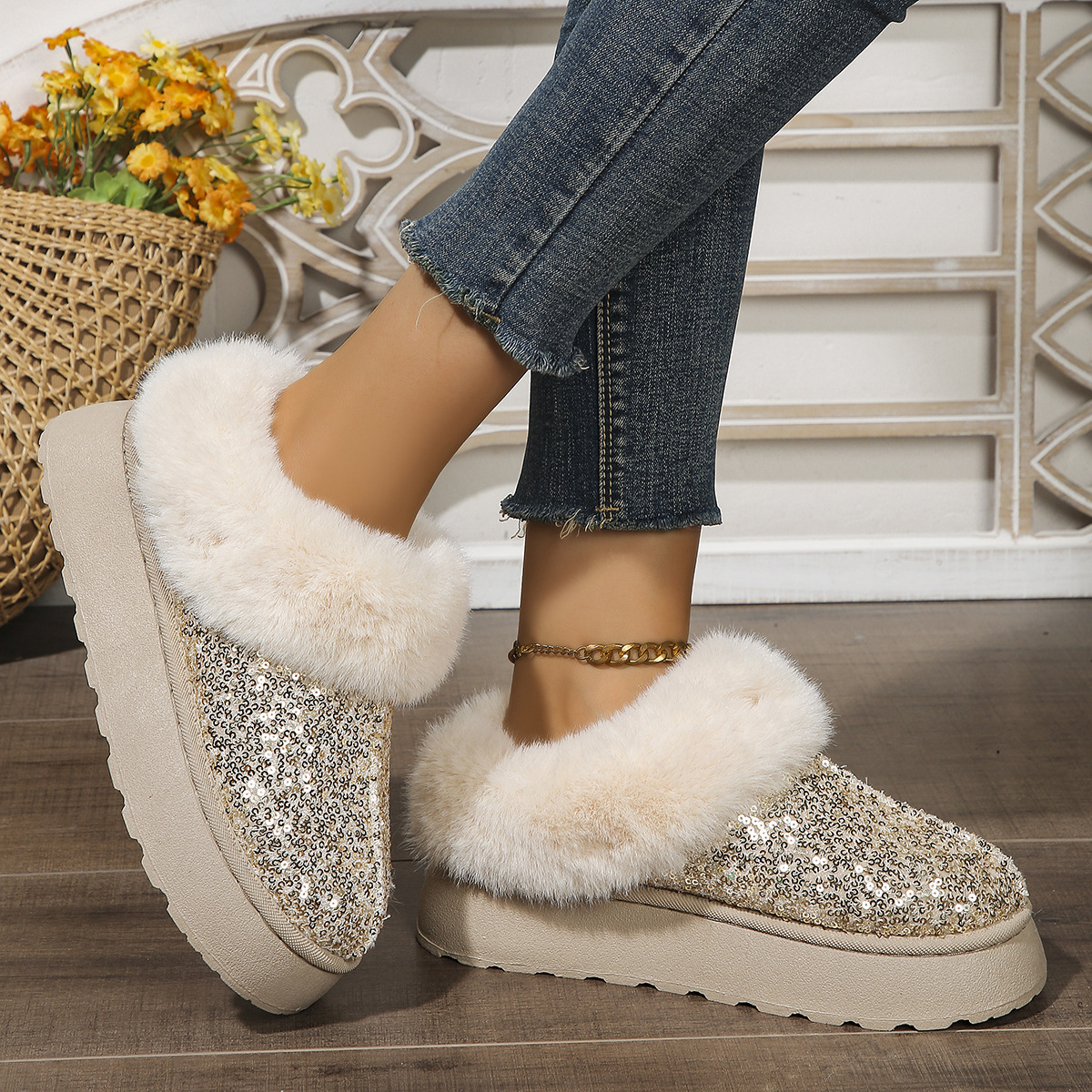 2025 autumn/winter designer's new women's thick soled plush snow boots with sequins fashionable and popular oversized 36-44 cotton shoes
