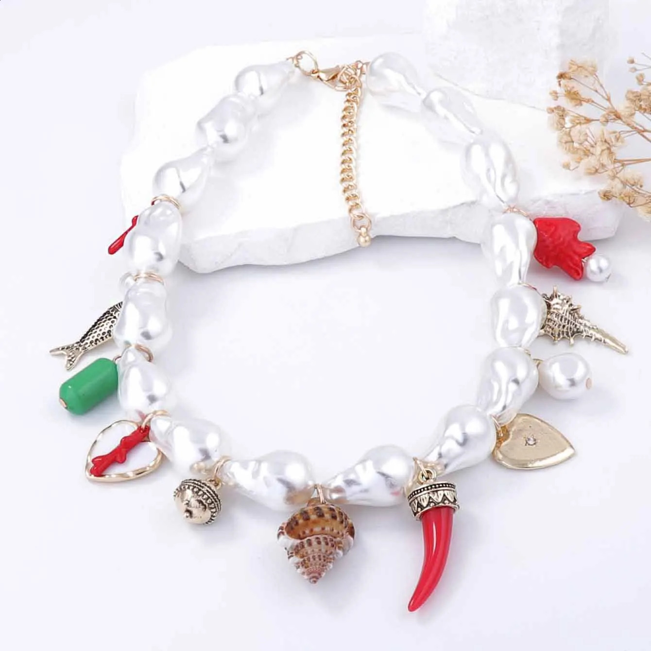 HangZhi Fashionable Baroque Imitation Pearl Heart Ceramic Small Fish Conch Multi Pendant Necklace Vintage Jewelryfor Women 250807