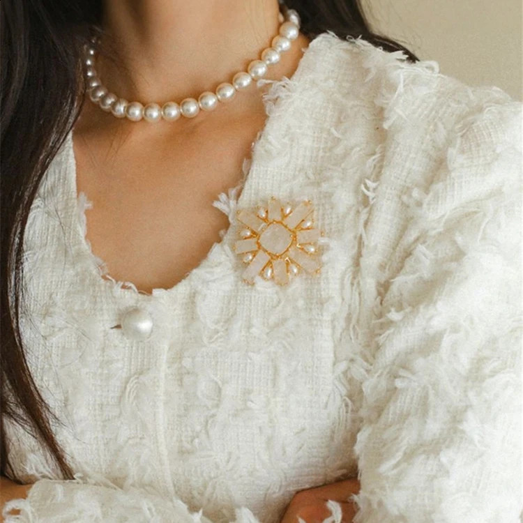 Vintage Transparent Crystal Pearl Top Quality Brooch Woman European Jewelry Party Dinner Trend 250812