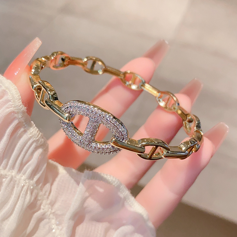 Chinese Style Pig Nose Bracelet Slim Waist Minimalist High-end Jewelry