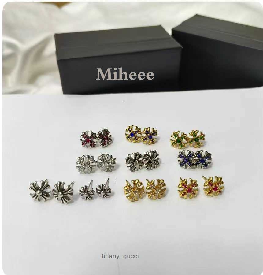 Designer Chromes Vintage Cross Stud Earings Woman 925 Thai Silver Classic Design Earrings Luxury Hip hop Plated 14k Gold Earring Valentines Day For Women Jewlery T46