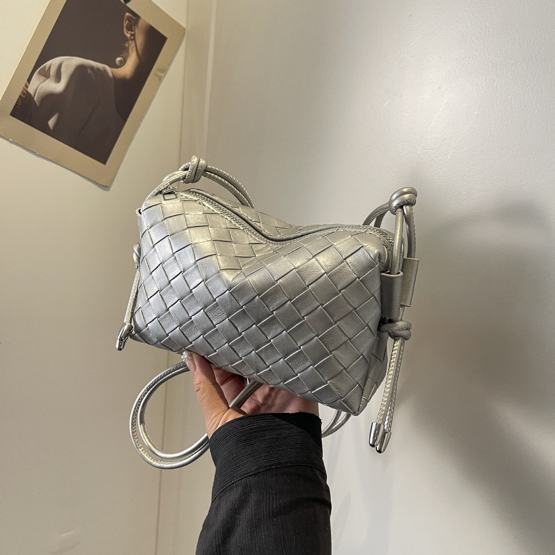Luxury Brand Designer Bag 2024 New High-End Niche Bag For Women Versatile Fashionable Stylish Crossbody Bag Korean Version Hot-Selling Woven Pillow Ba