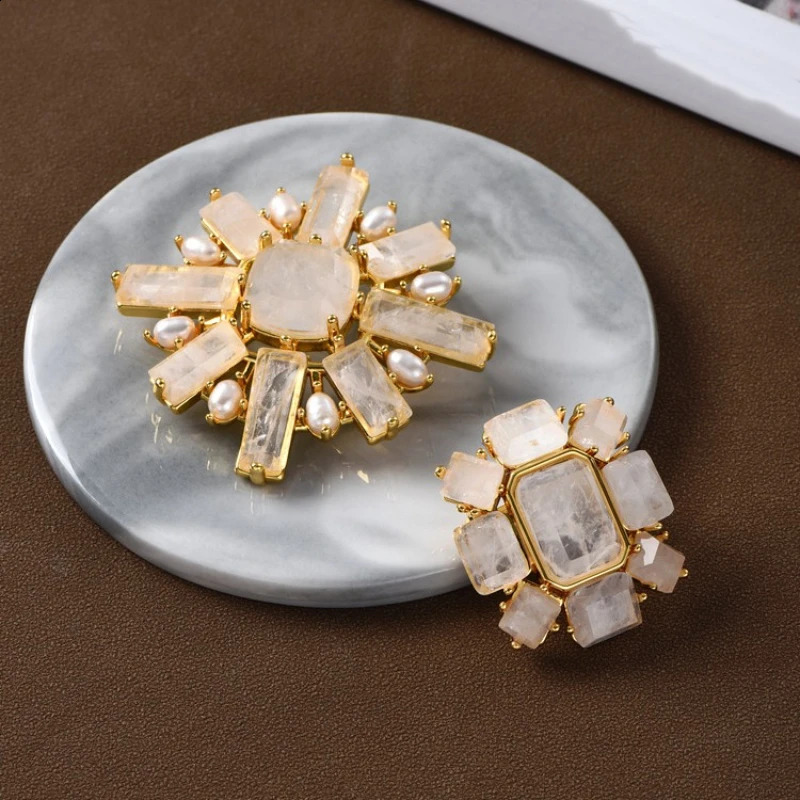 Vintage Transparent Crystal Pearl Top Quality Brooch Woman European Jewelry Party Dinner Trend 250812
