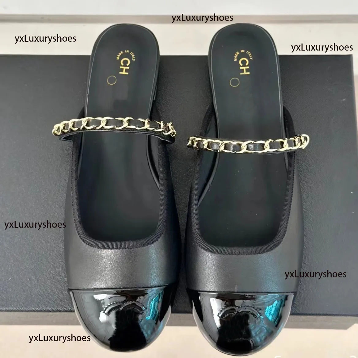 2025 Designer Shoes Summer Paris women's new beach shoes fashionable casual shoes metal chain CC sandals luxury shoes high-quality flat women's slippers