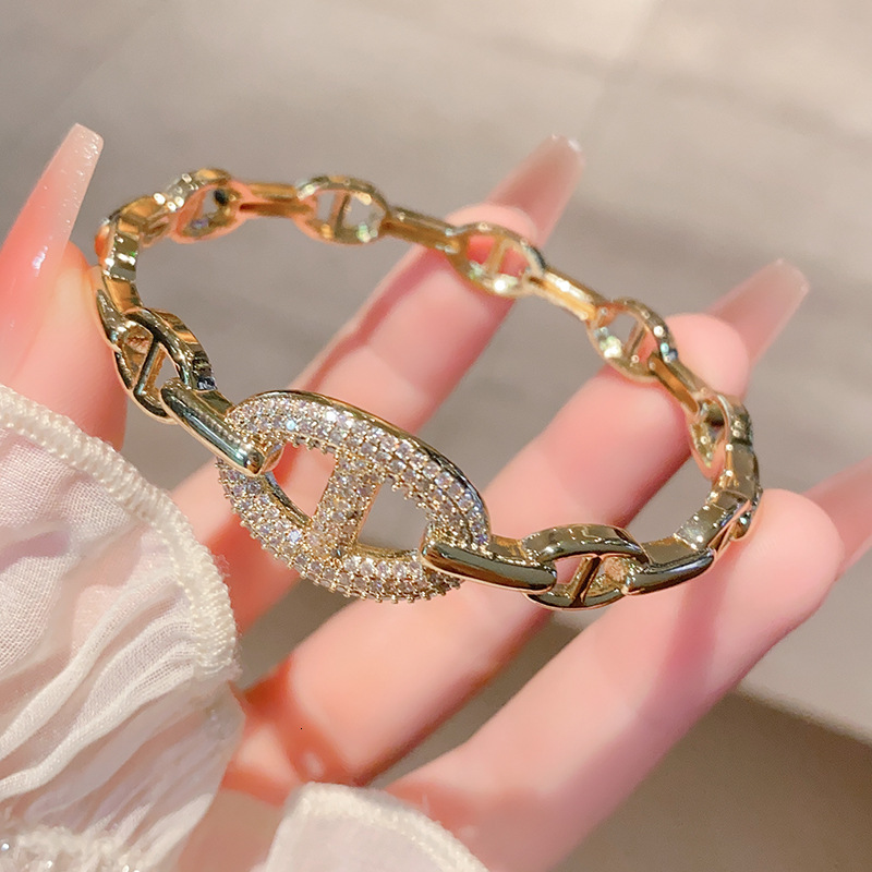 Chinese Style Pig Nose Bracelet Slim Waist Minimalist High-end Jewelry