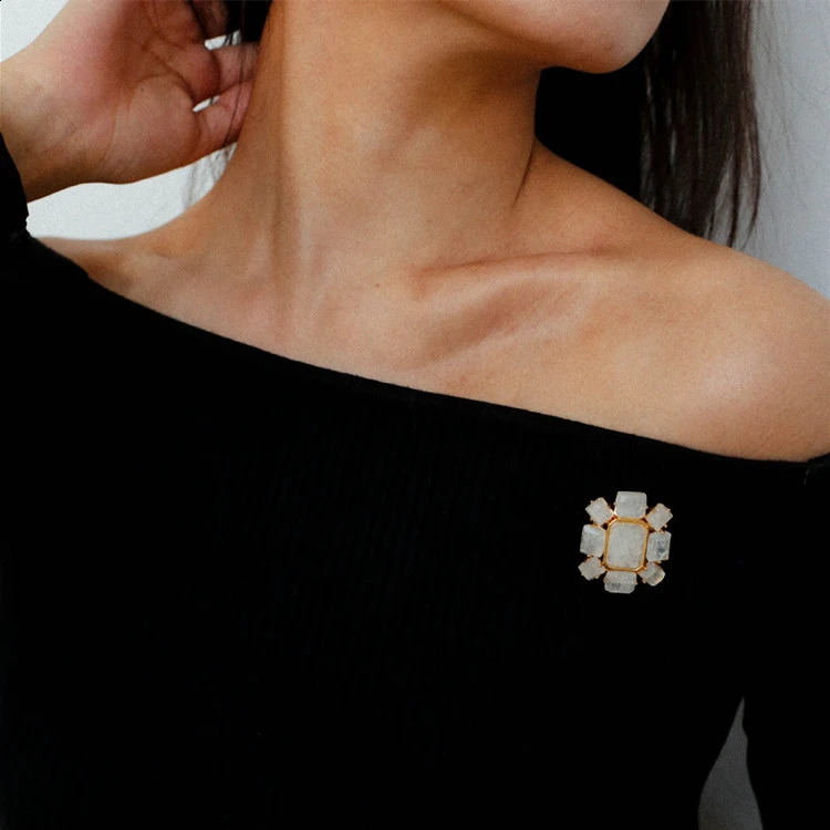 Vintage Transparent Crystal Pearl Top Quality Brooch Woman European Jewelry Party Dinner Trend 250812