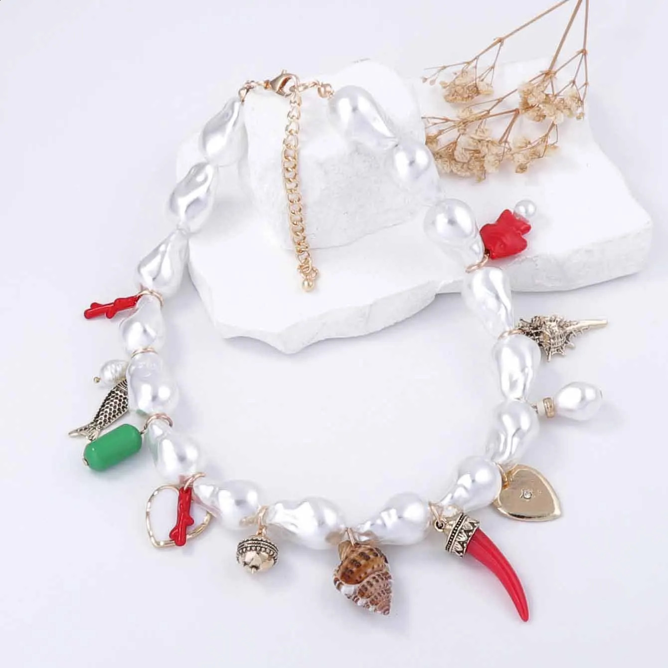 HangZhi Fashionable Baroque Imitation Pearl Heart Ceramic Small Fish Conch Multi Pendant Necklace Vintage Jewelryfor Women 250807