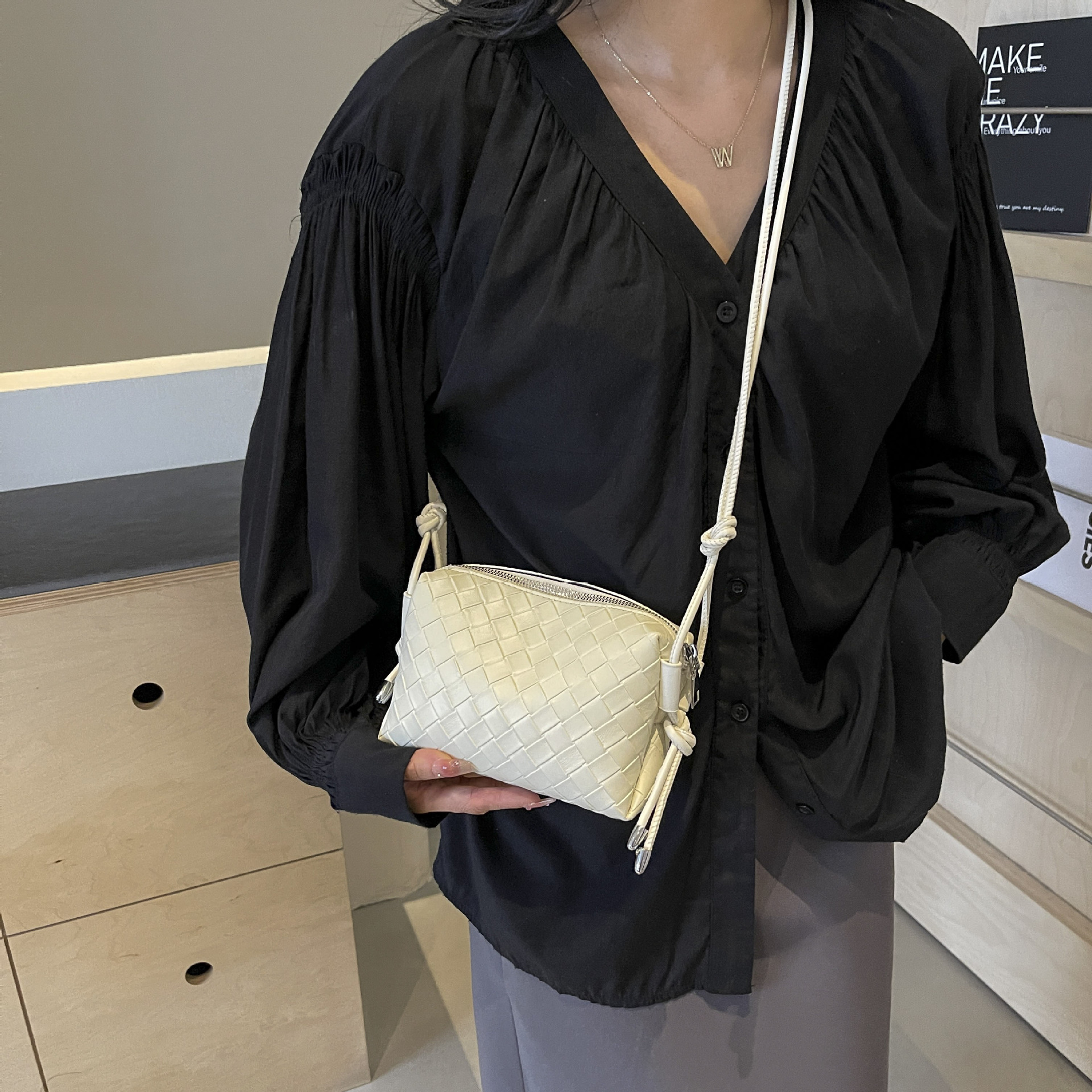 Luxury Brand Designer Bag 2024 New High-End Niche Bag For Women Versatile Fashionable Stylish Crossbody Bag Korean Version Hot-Selling Woven Pillow Ba