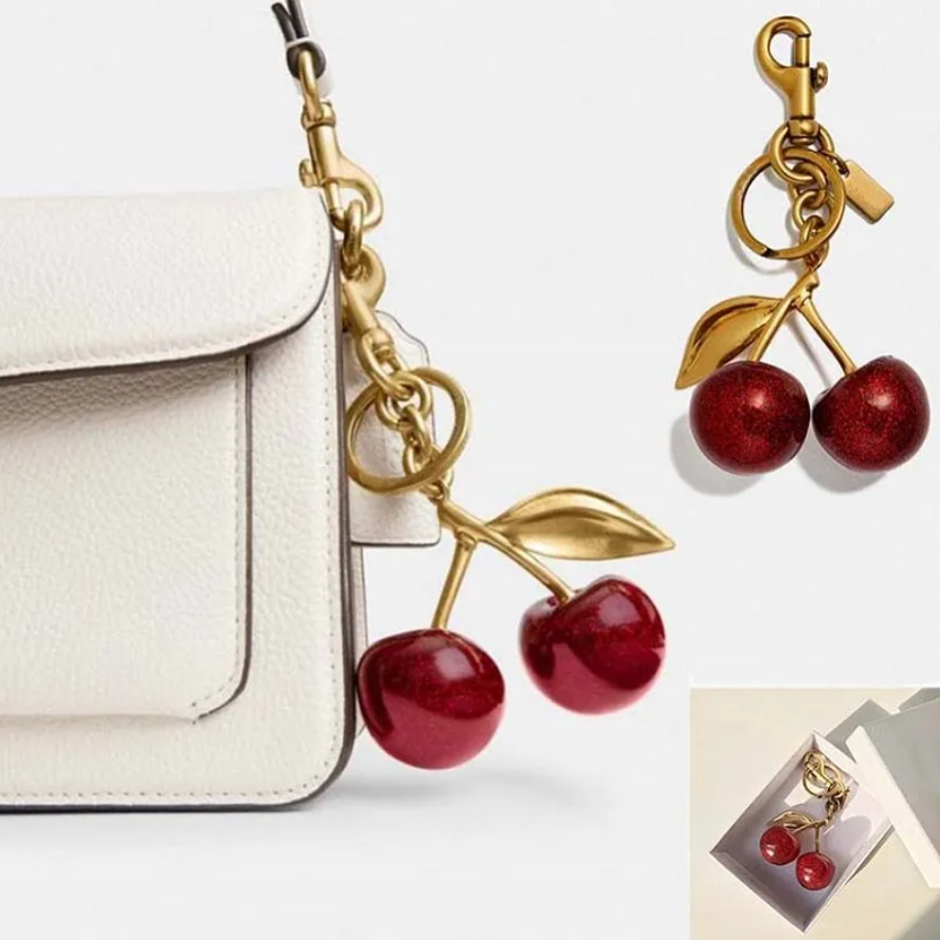 Wallet Key Cherry Chain Unisex Lanyards White Designer Keychain Jewelry Designers Purse Charm Keyring