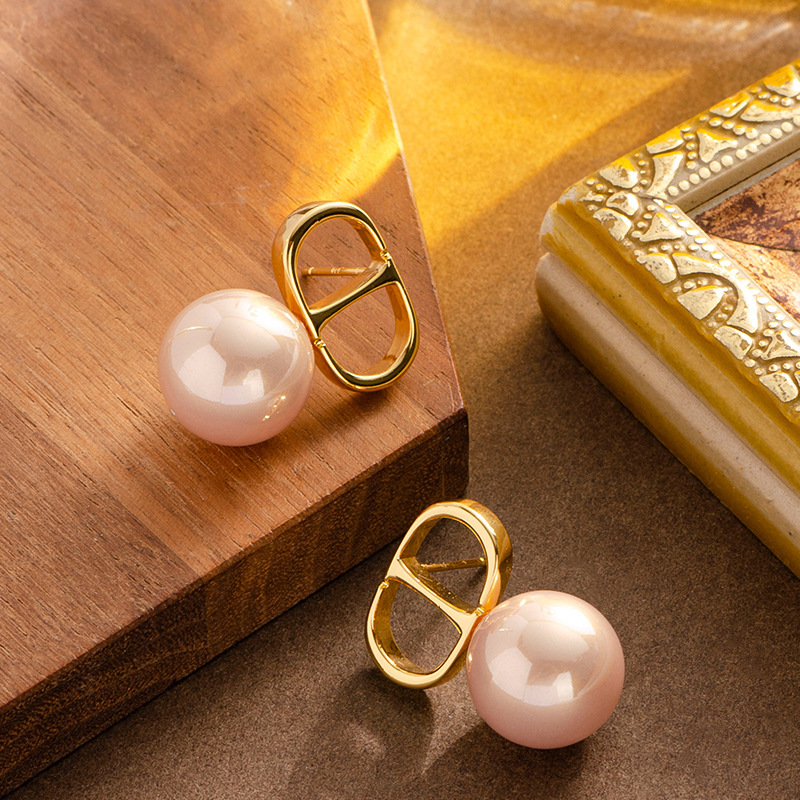 Fashion High Version Letter Artificial Pearl Earrings for Women Daily Versatile High-end Sier Needle Ear Jewelry