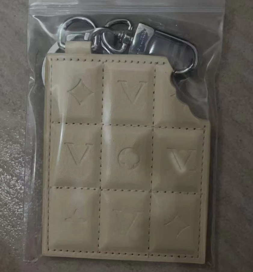 Fashion Black Brown White Chocolate Keychains delicious chocolate Leather metal pendant Designer key ring classics Monogram charm Car keychain for Men Women gift