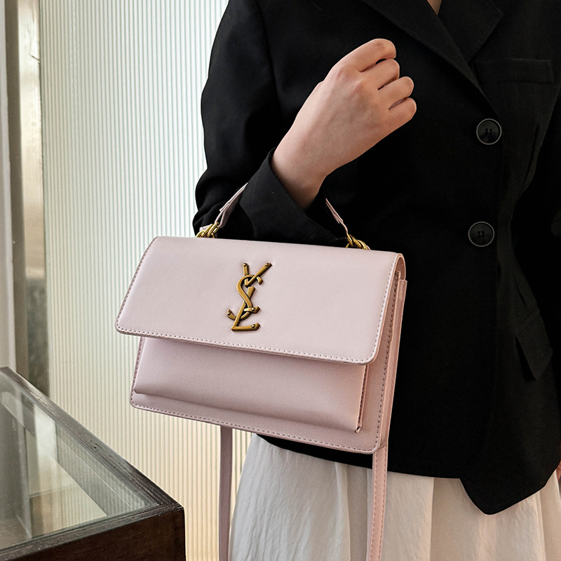 Designer bag free shipping hot Light luxury outdoor casual flap bag versatile classic fashion vintage letter shoulder bag for woman