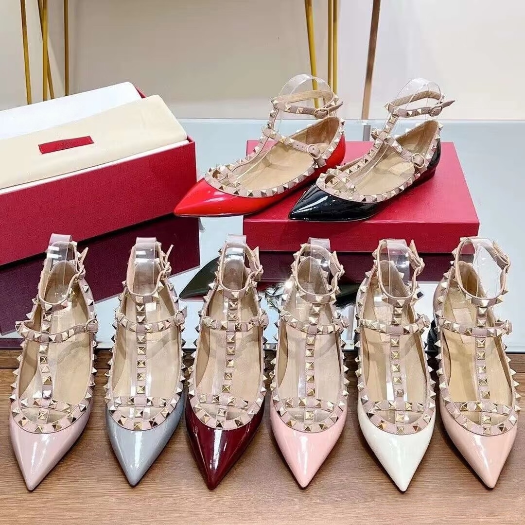 2026 Designer Women Classic Rivets Flat Shoes Pointed Toes Nude Black Matte Genuine Leather Summer Woman Sandals With Right Dust Bag 35-44