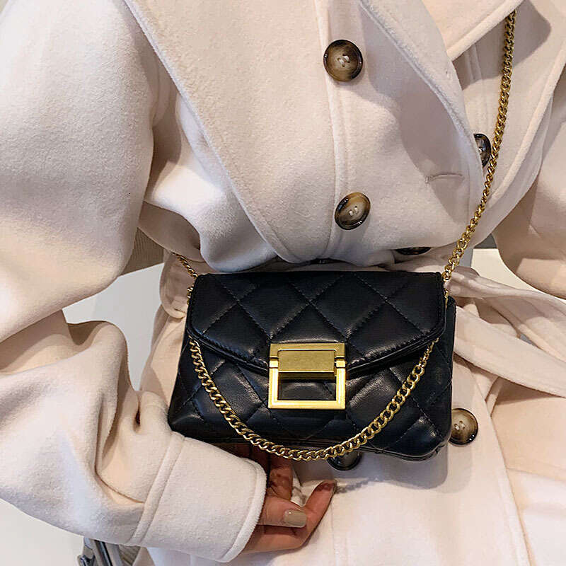 Minimalist Fashion Bags Diamond Chain Designer for Women New 2025 Summer Niche Casual Small Square Versatile Crossbody Bag