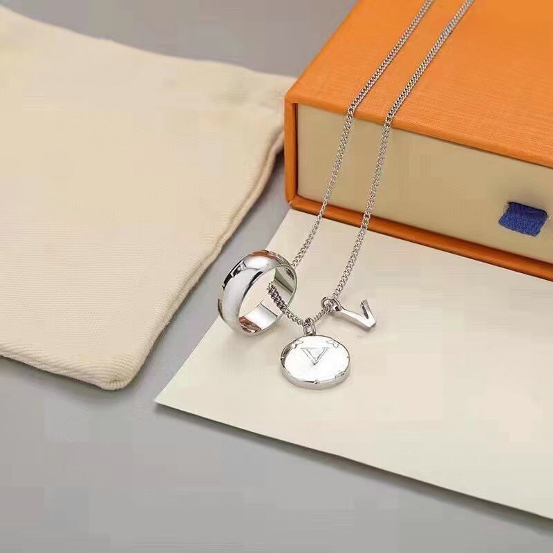 Pendant Necklaces Designer Necklace 18K Gold Plated Chain Pendant Necklaces Luxury Brand Letter Silver Chains Mens Womens Jewelry Wedding Gift