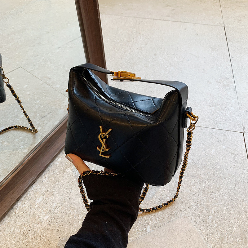 2025 Free shipping designer bags for womens Shoulder black white New Fashionable Simple Light Luxury Chain Tote Bag