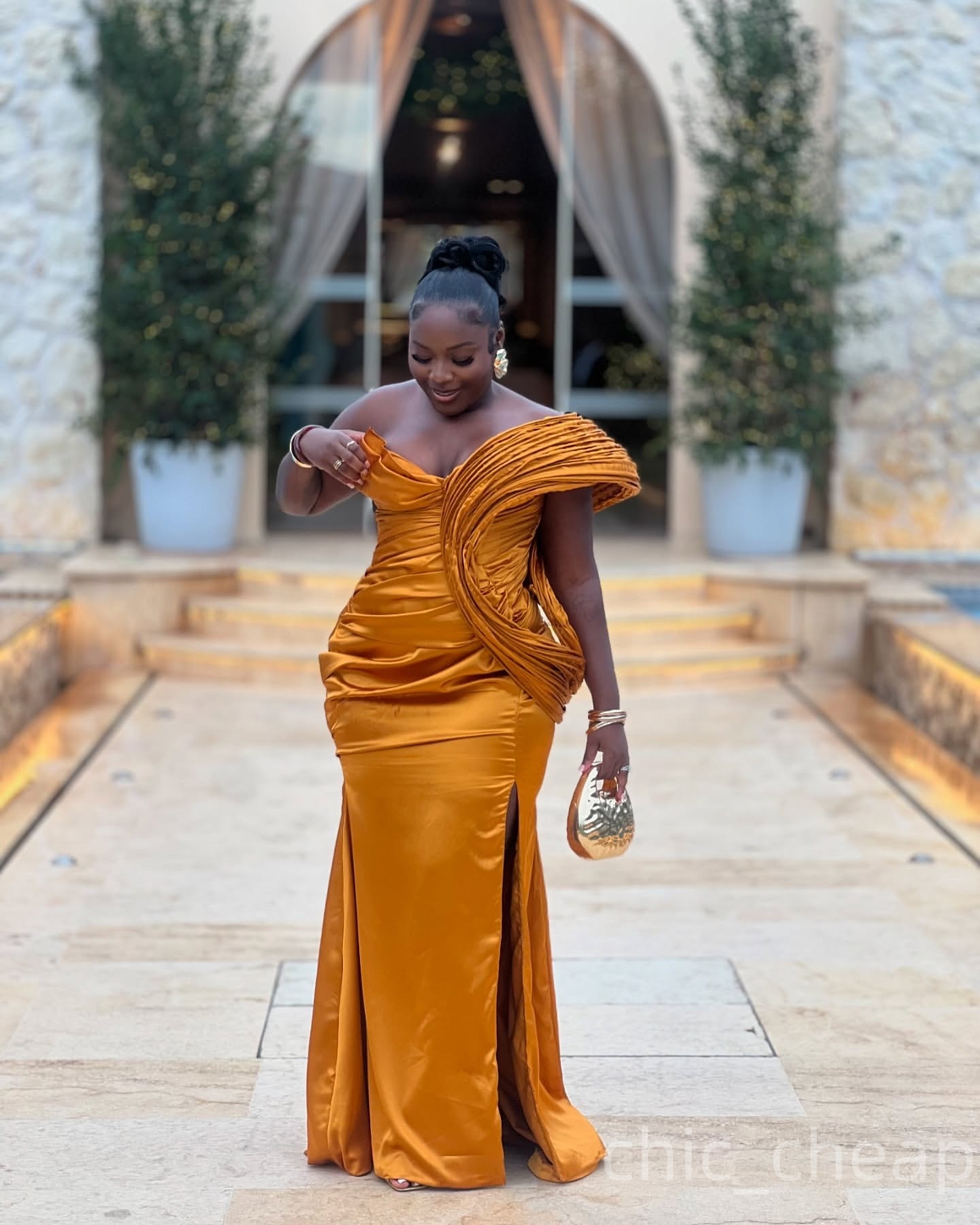 2025 Plus Size Harvest Gold Mermaid Mother Of Bride Dresses Sweetheart High Split Satin Evening Party Mama's Dress Vintage Birthday Wedding Guest