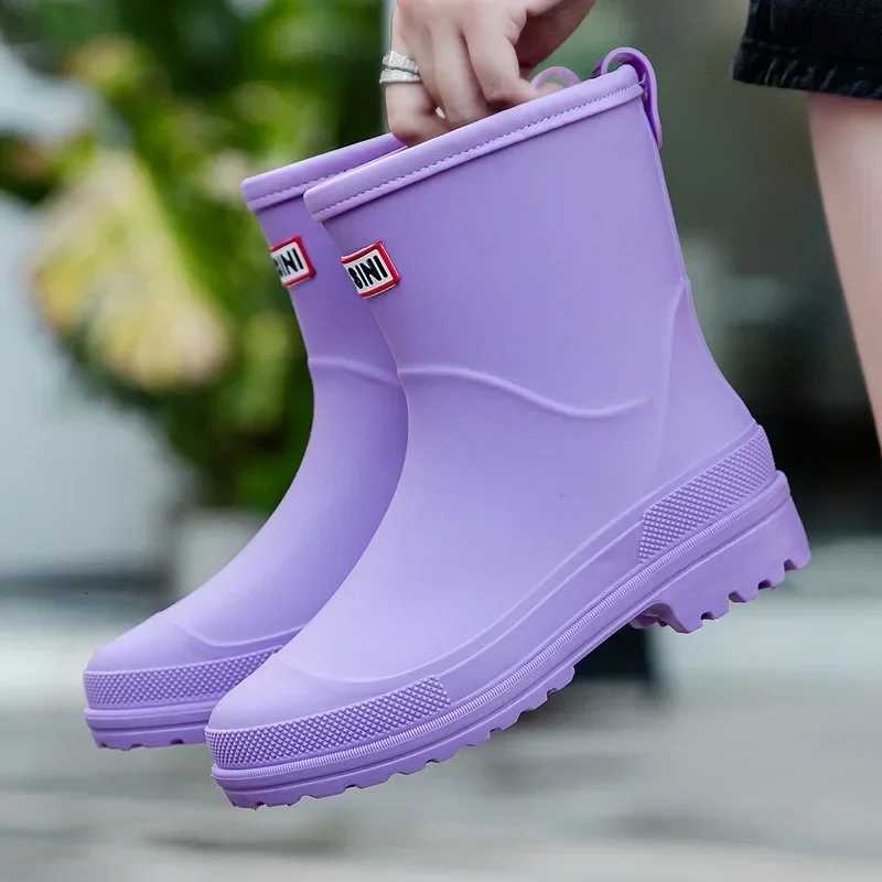 Rain Shoes for Women Fi Mid Calf Rubber Boot Waterproof Work Garden Shoes for Women N Slip Wading Shoe Botas Lluvia Mujer XJ250818