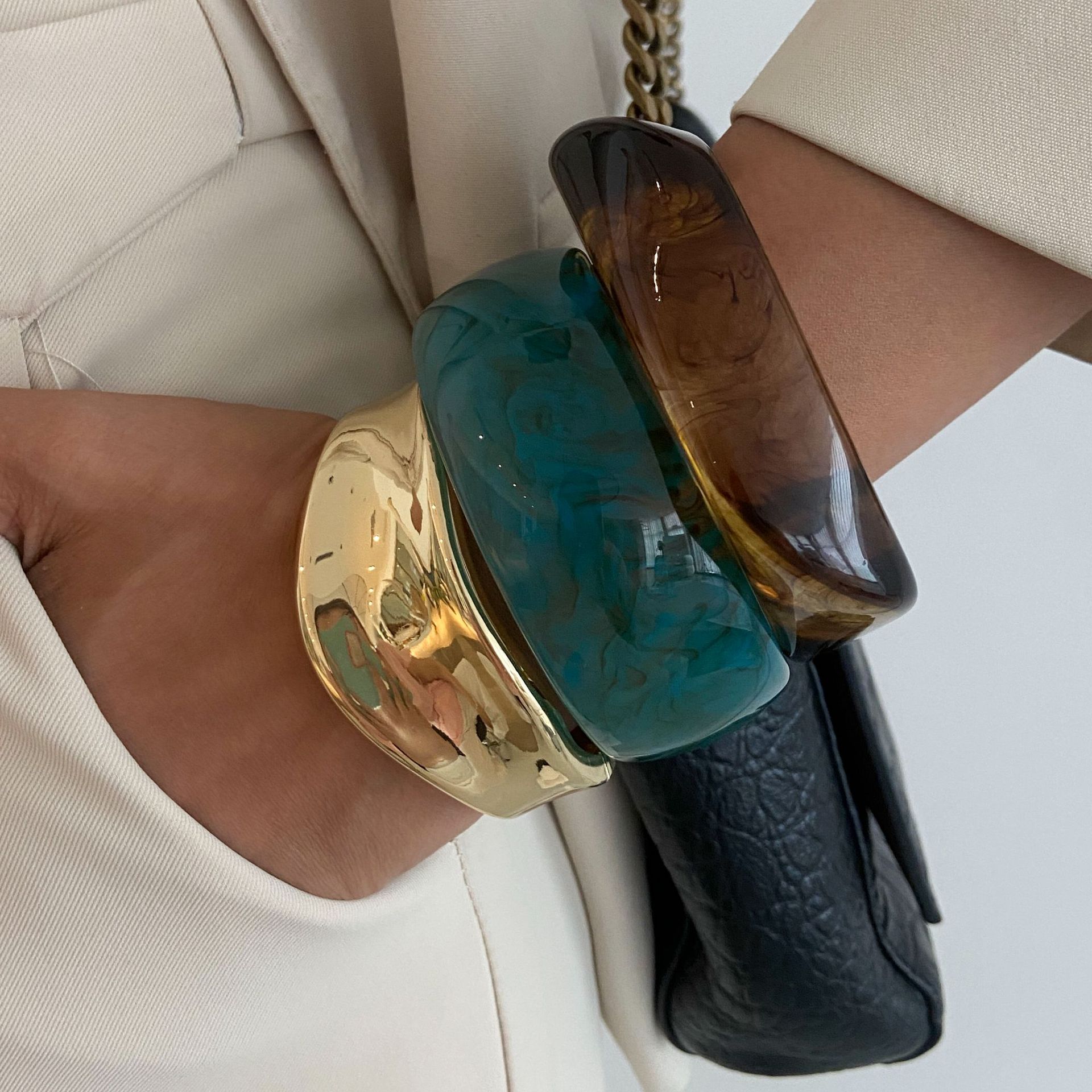 2025 Vintage Marble Swirl Polygon Bangle Iridescent Alloy Bracelet for Women European Retro Statement Arm Cuff