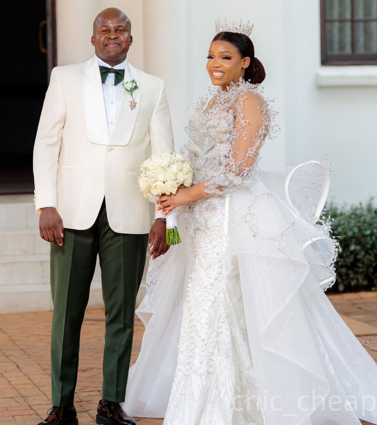 2025 Aso Ebi Plus Size Ivory Mermaid Wedding Dress Rhinestones Florals Sequined Lace Detachable Train Sparkly Bridal Gowns Dresses ZJ0681