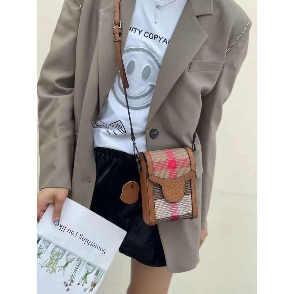 2025 Korean Style Small for Women Fashion Trend Simple Crossbody Phone Textured Internet Celebrity Plaid Shoulder Bag
