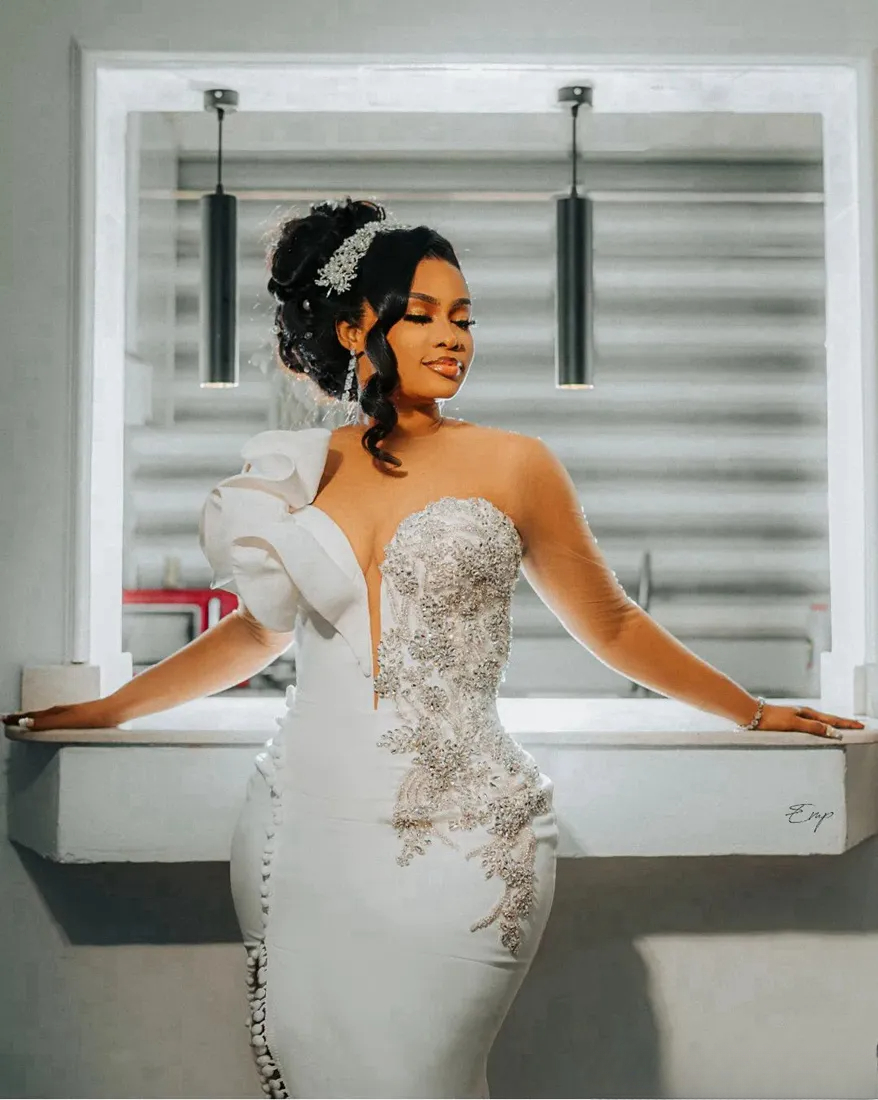2025 Mermaid Dress Bride Illusion Bridal Sheer Neck Long Sleeves Side Split Crystals Decorated Wedding Gowns For African Nigeria Black Women Y423