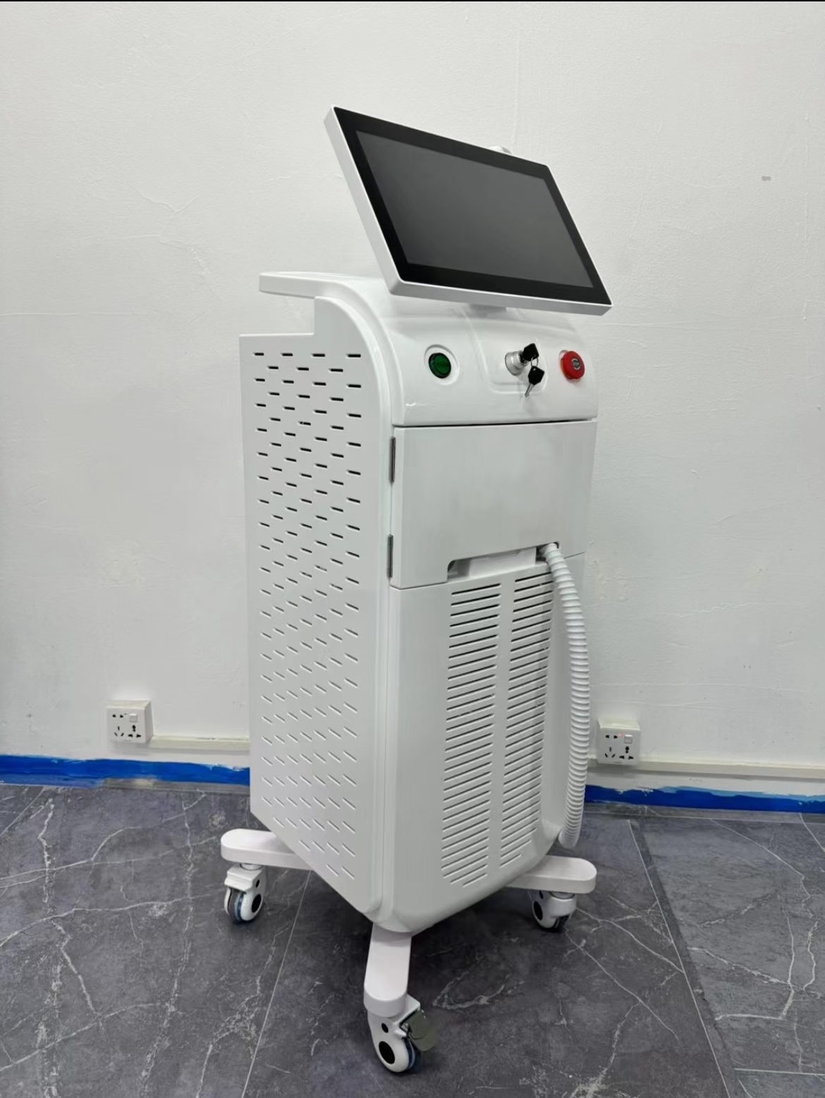 Painless 808nm Diode Laser Hair Removal Machine Triple Wavelength 755 808 1064 Permanent Hair Reduction Professional Beauty Equipment For Salon And Sp