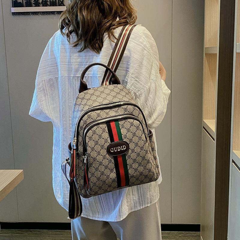 Designer new backpack female bag fashion schoolbag casual large capacity travel bag senior sense of retro backpack