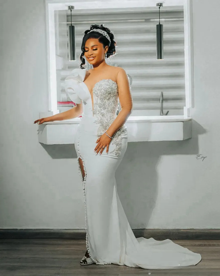 2025 Mermaid Dress Bride Illusion Bridal Sheer Neck Long Sleeves Side Split Crystals Decorated Wedding Gowns For African Nigeria Black Women Y423