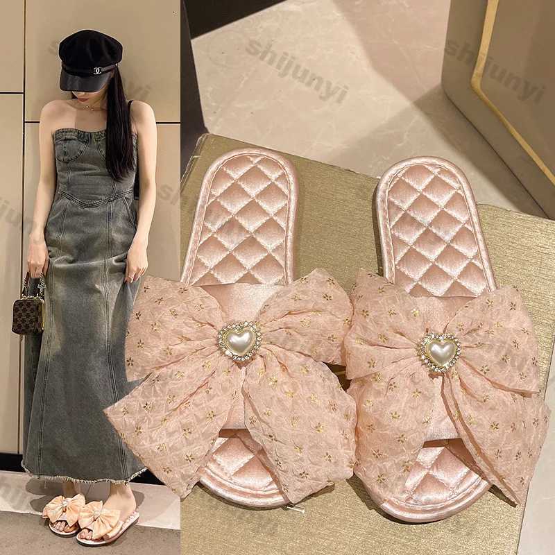 2024 Satin Open Toe Slippers Autumn New Indoor Soft Bott Flip-flops Bow Tie Ladies Flat He Casual Comfortable Slides Y250818