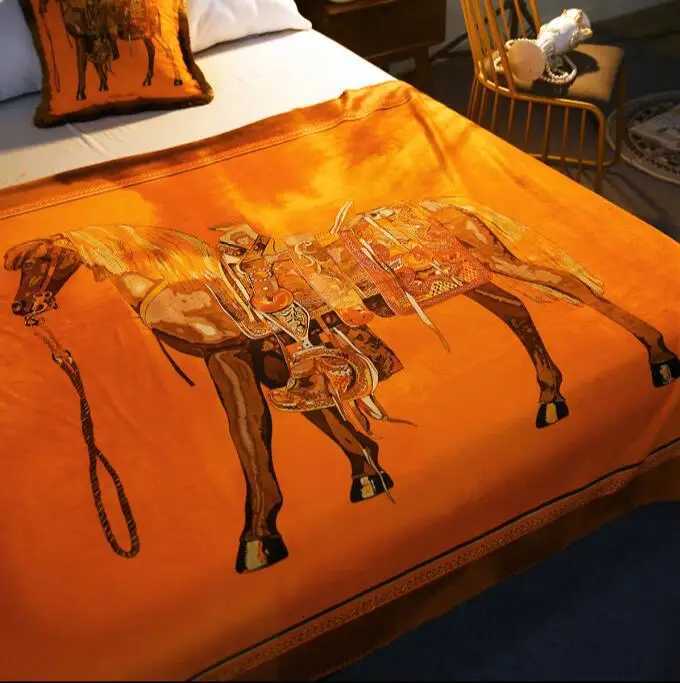 Luxury Flannel Orange Blanket Double-Sided Thick Warm Super Soft Multifunctional Blanket High Quty Decorative Throw Blanket S250818
