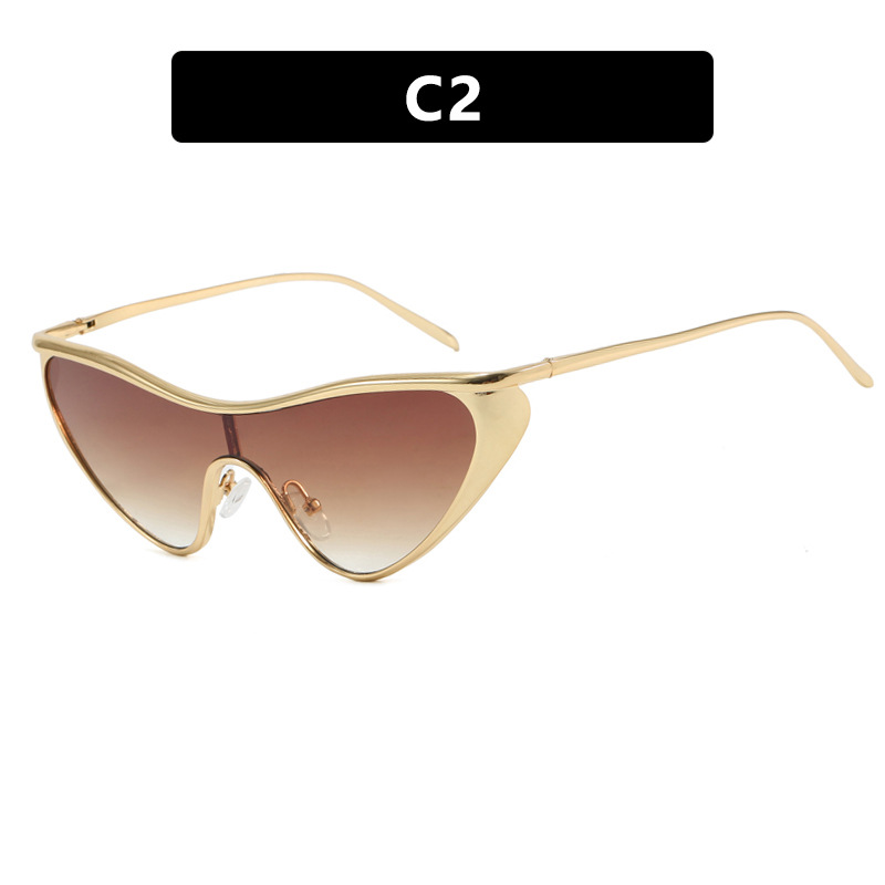 2025 Triangle Cat Over sized Sunglasses UV 400 Street Luxe Shades for Women Men Hip Hop High Fashion Sun Glasses