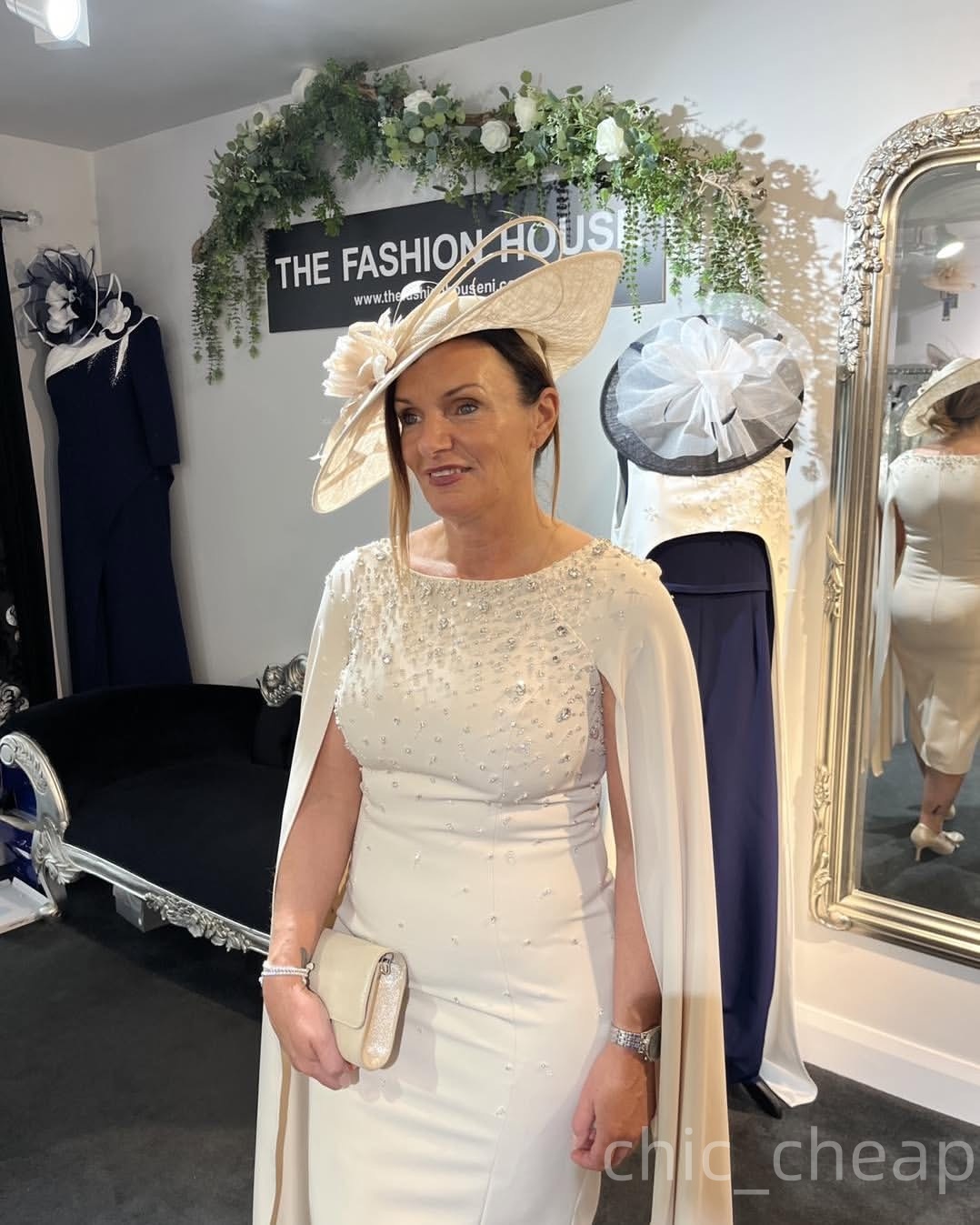 2025 Plus Size Ivory Mermaid Mother Of Bride Dresses Beaded Crystals Satin Tea Length Evening Party Mama's Dress Vintage Birthday Wedding Guest G