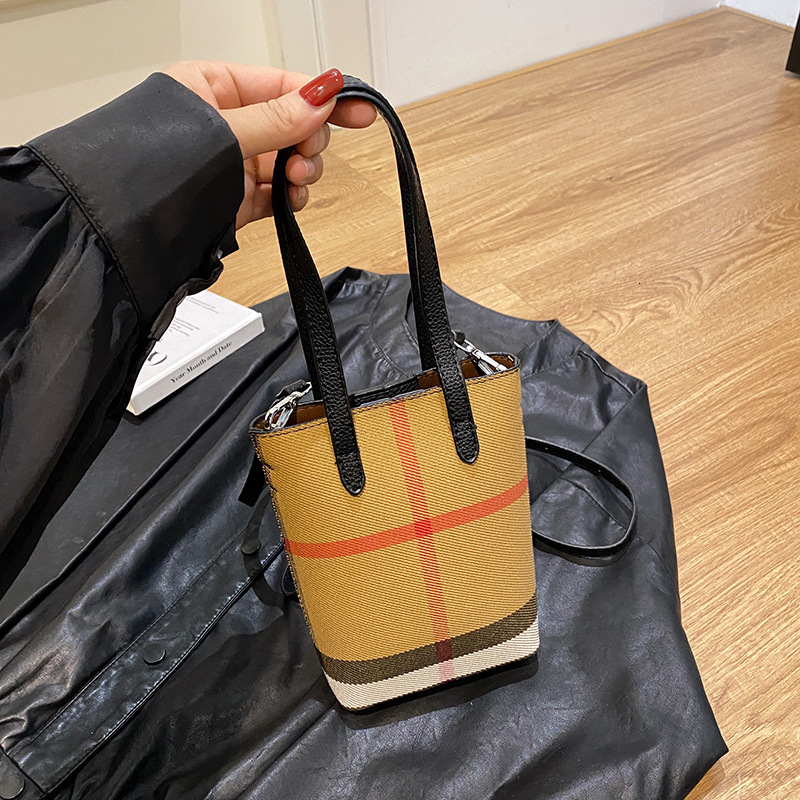 Free Shipping Designer Fashion Contrasting Women's Mini Handbag New High-end Temperament Single Shoulder Crossbody Bag Niche Bucket Bag Casual Ph