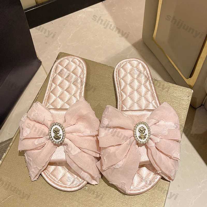 2024 Satin Open Toe Slippers Autumn New Indoor Soft Bott Flip-flops Bow Tie Ladies Flat He Casual Comfortable Slides Y250818