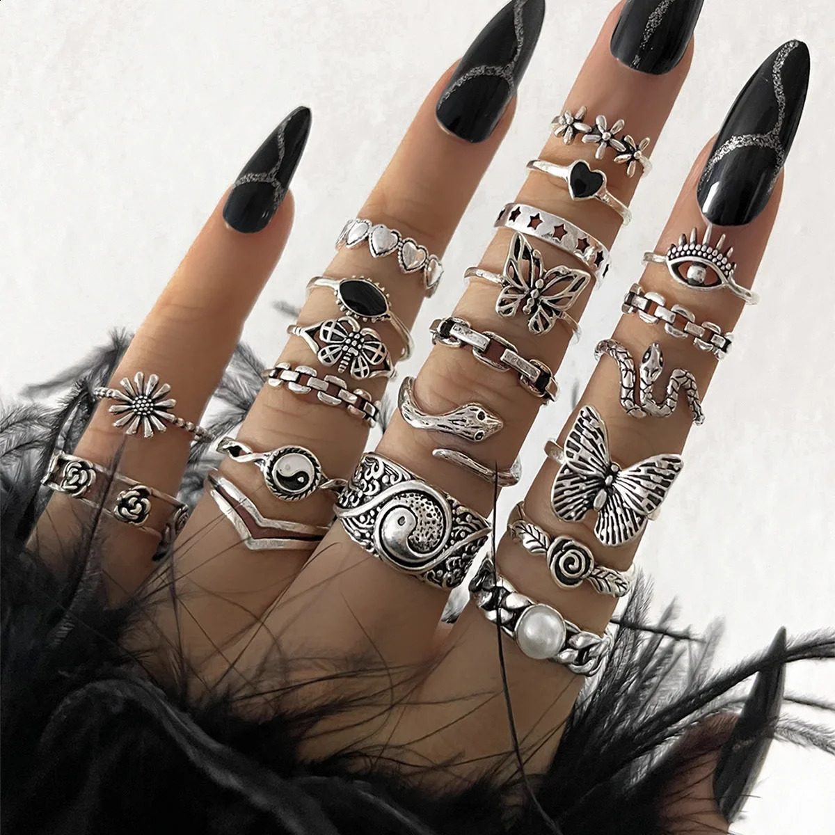 21Pcs Vintage Gothic Rings Set For Women Retro Butterfly Snake Eye Charm Finger Ring Female Punk Fashion Party Jewelry 250812