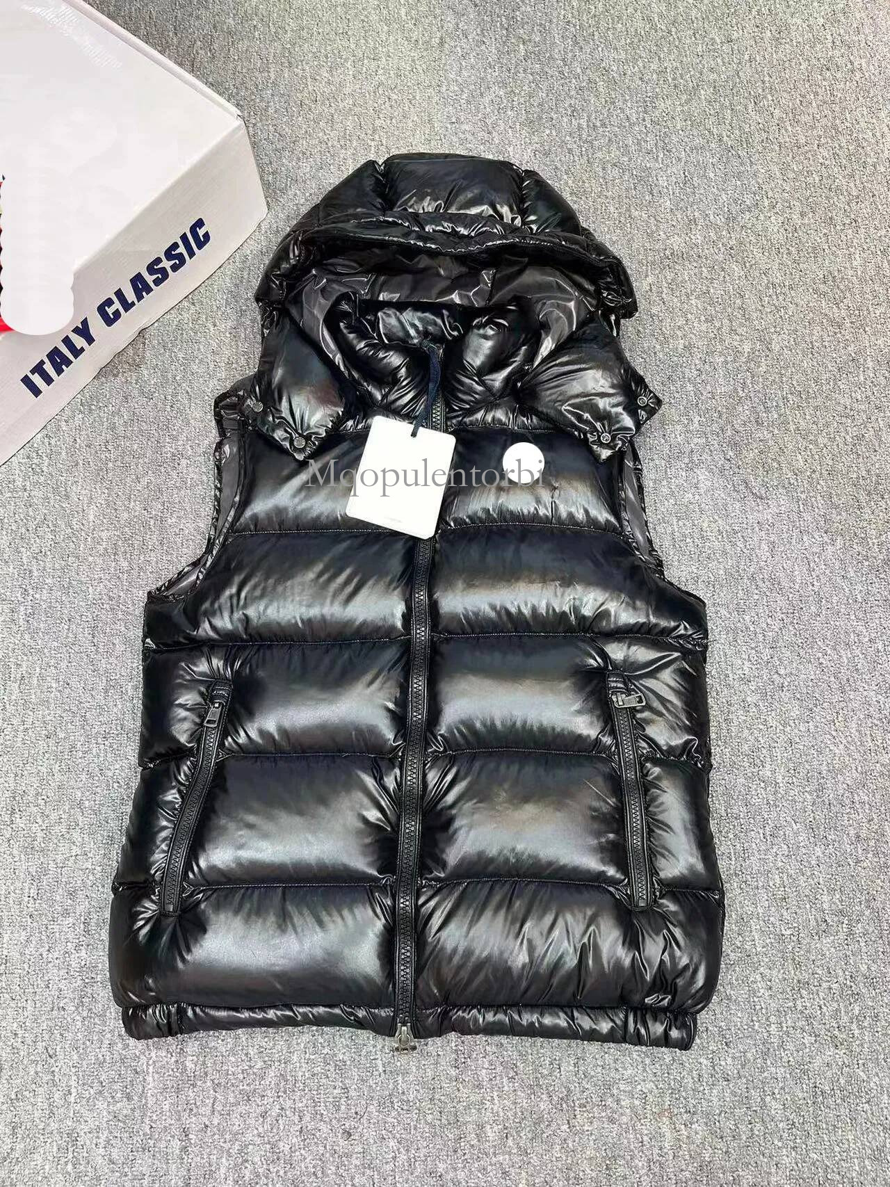 Moncleermayas Vest Designer Monlears Vest Luxury Down Men Woman Feather Filled Material Graphite Couple Maya Vest Label Puffer Jacket c3a